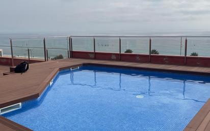 Piscina de Casa adosada en venda en Badalona amb Aire condicionat, Terrassa i Piscina