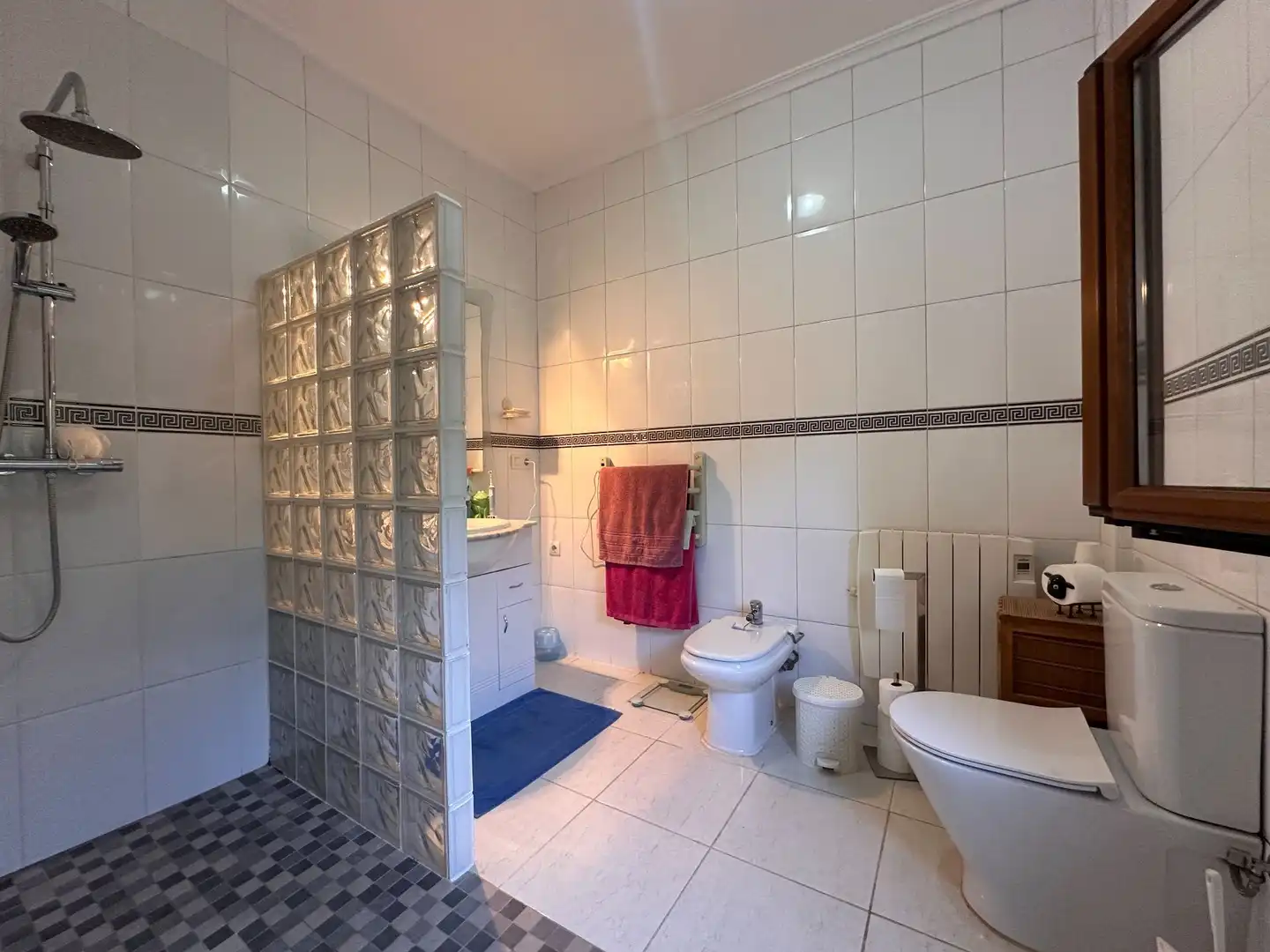 Bathroom of Houses for sale in Ontinyent  with Air Conditioner, Heating and Storage room