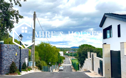 Vista exterior de Casa o xalet en venda en La Cabrera amb Aire condicionat i Terrassa