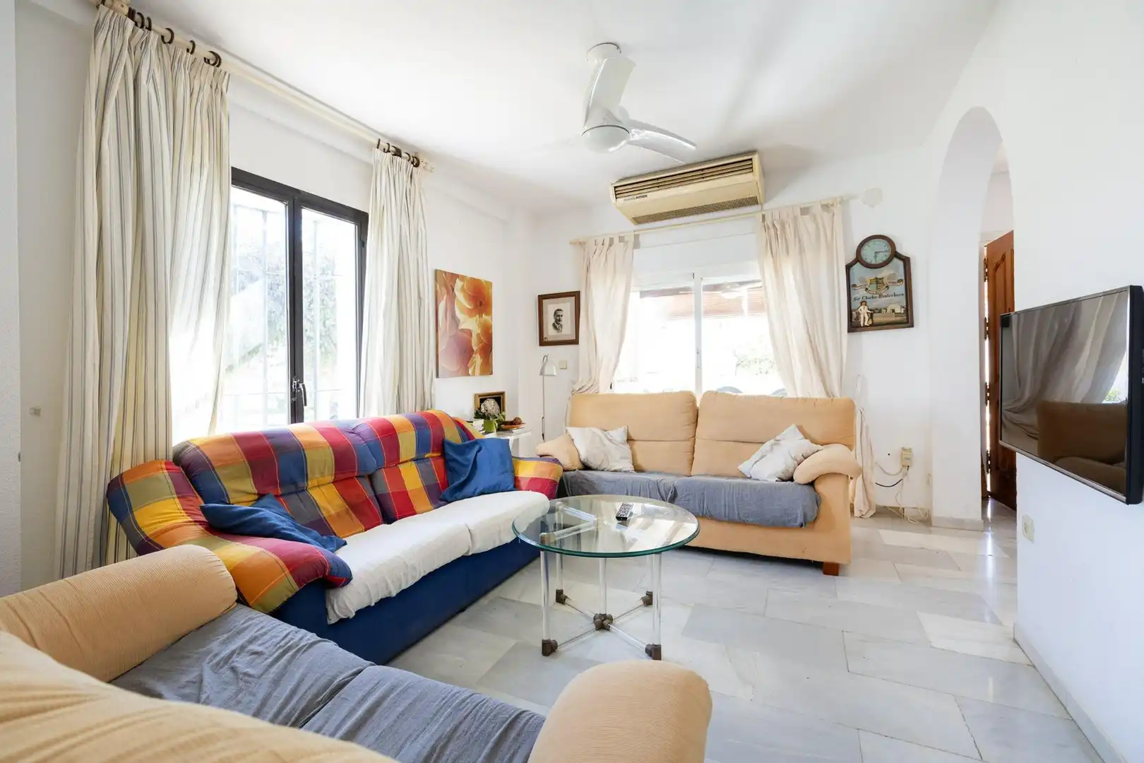 Wohnzimmer von Einfamilien-Reihenhaus zum Verkauf in Motril mit Klimaanlage, Möbliert und Balkon
