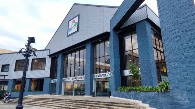 Local comercial en Alquiler en Avenida Primero de Mayo en Peñacastillo - Nueva Montaña