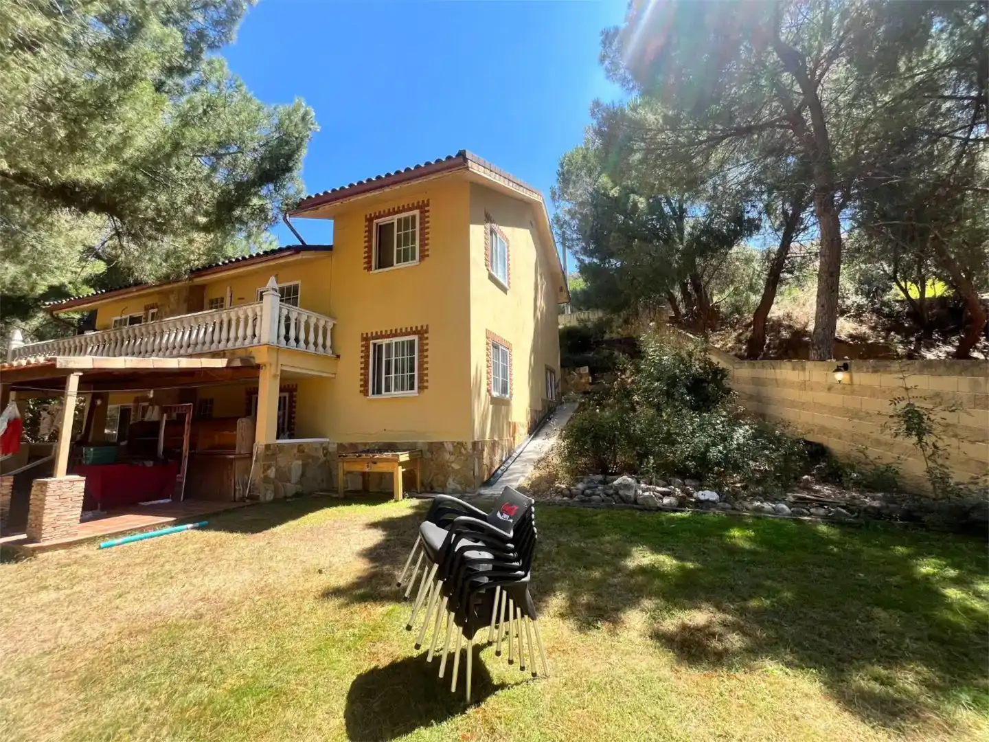 Vista exterior de Casa o xalet en venda en Villanueva del Pardillo amb Aire condicionat, Jardí privat i Parquet