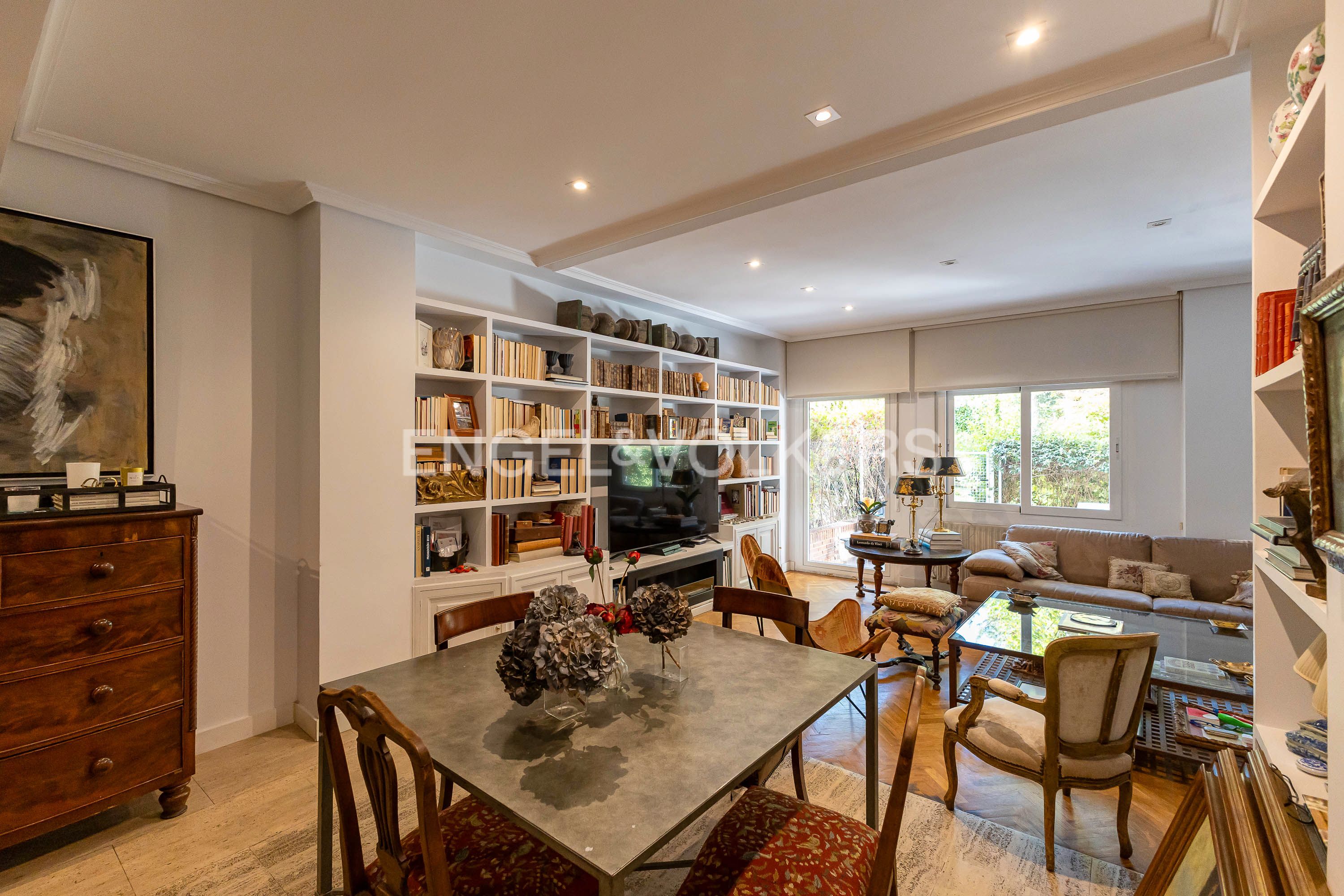 Vista exterior de Apartament en venda en Pozuelo de Alarcón amb Aire condicionat, Calefacció i Parquet