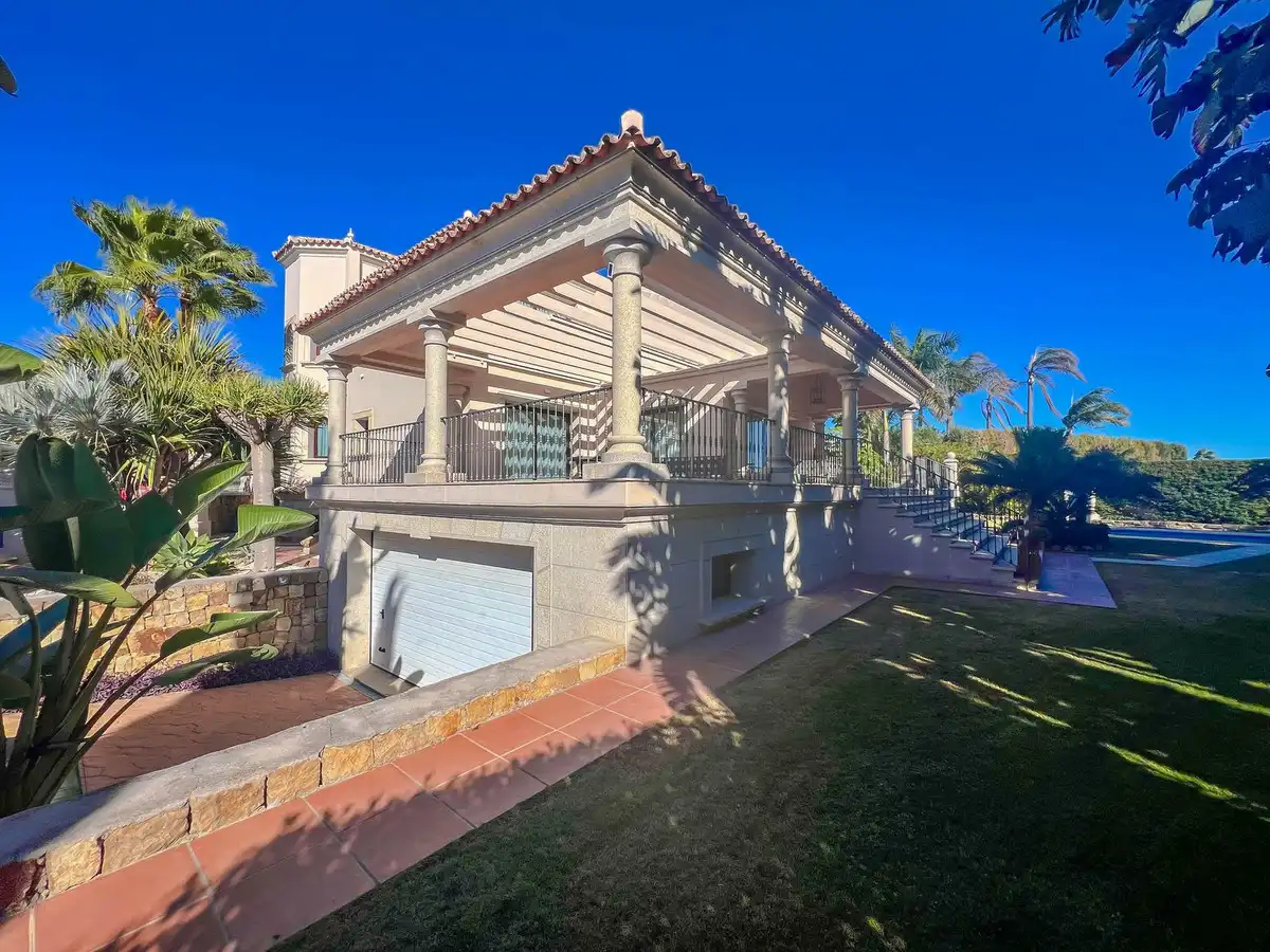 Vista exterior de Casa adosada en venta en Benahavís con Aire acondicionado y Terraza