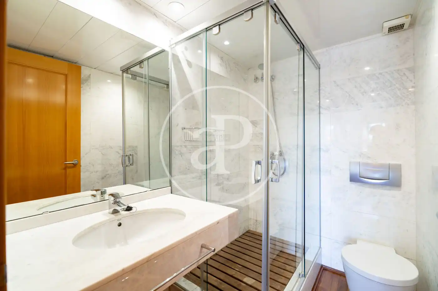 Badezimmer von Wohnung zur Miete in Barcelona mit Klimaanlage, Heizung und Möbliert
