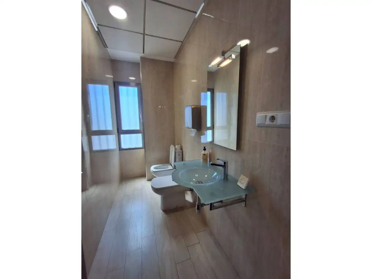 Bathroom of Industrial buildings for rent in Sollana