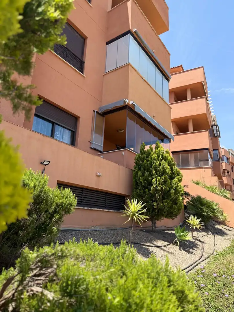 Vista exterior de Pis en venda en Rincón de la Victoria amb Aire condicionat, Calefacció i Jardí privat