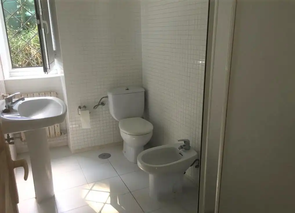 Badezimmer von Einfamilien-Reihenhaus zum Verkauf in Pontedeume mit Abstellraum und Möbliert