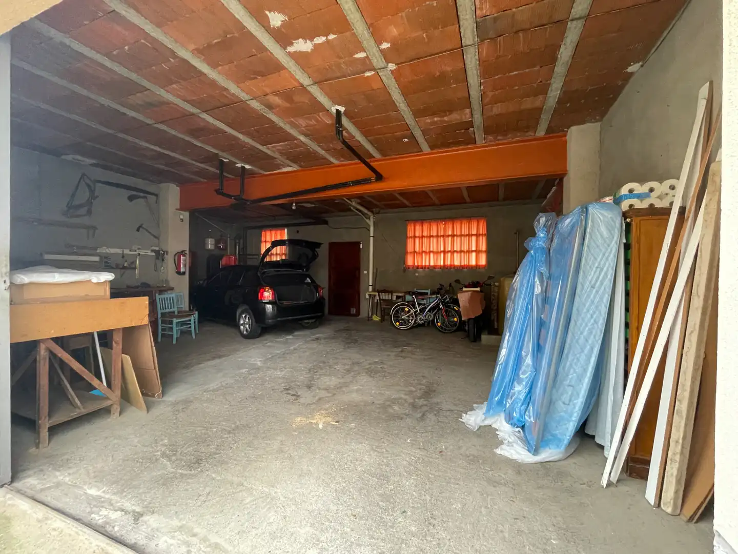 Parking de Casa o chalet en venta en Olot con Aire acondicionado, Calefacción y Jardín privado