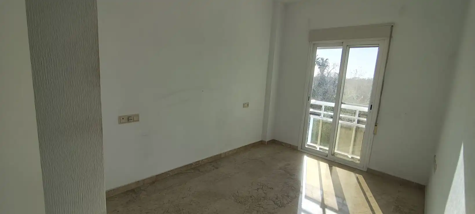 Dormitori de Pis en venda en Motril amb Aire condicionat, Terrassa i Piscina comunitària