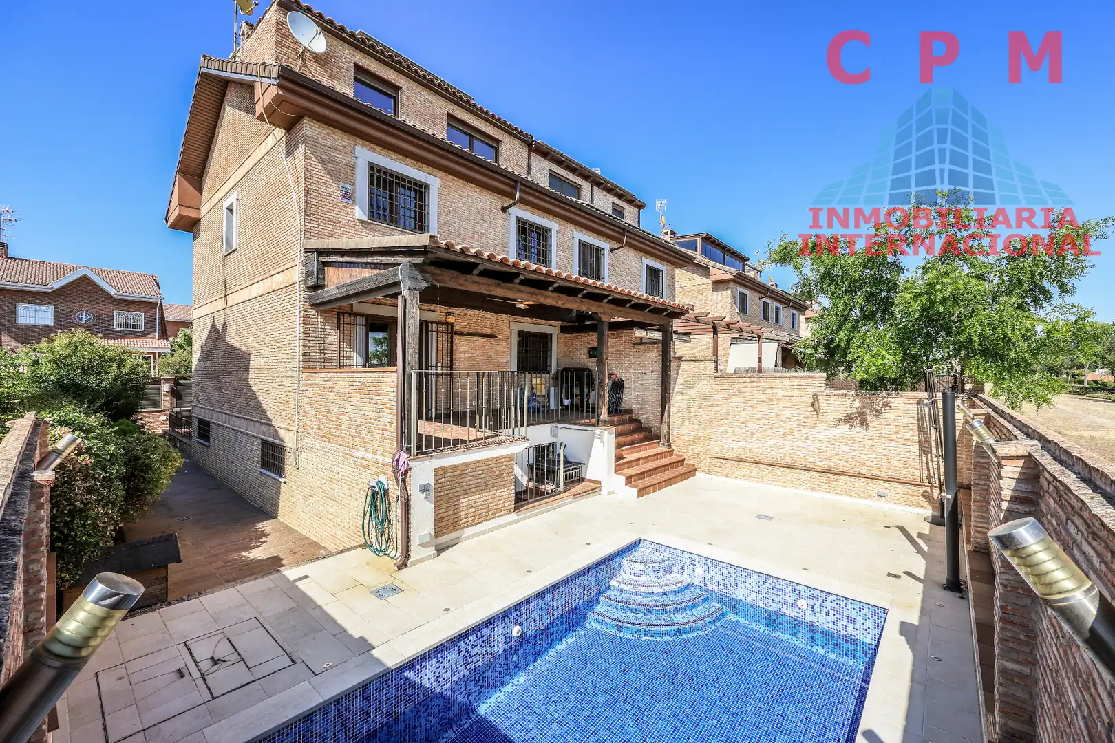 Vista exterior de Casa adosada de lloguer en Móstoles amb Aire condicionat, Calefacció i Jardí privat