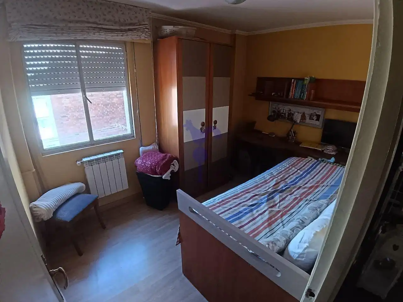 Dormitori de Pis en venda en León Capital  amb Calefacció, Parquet i Terrassa
