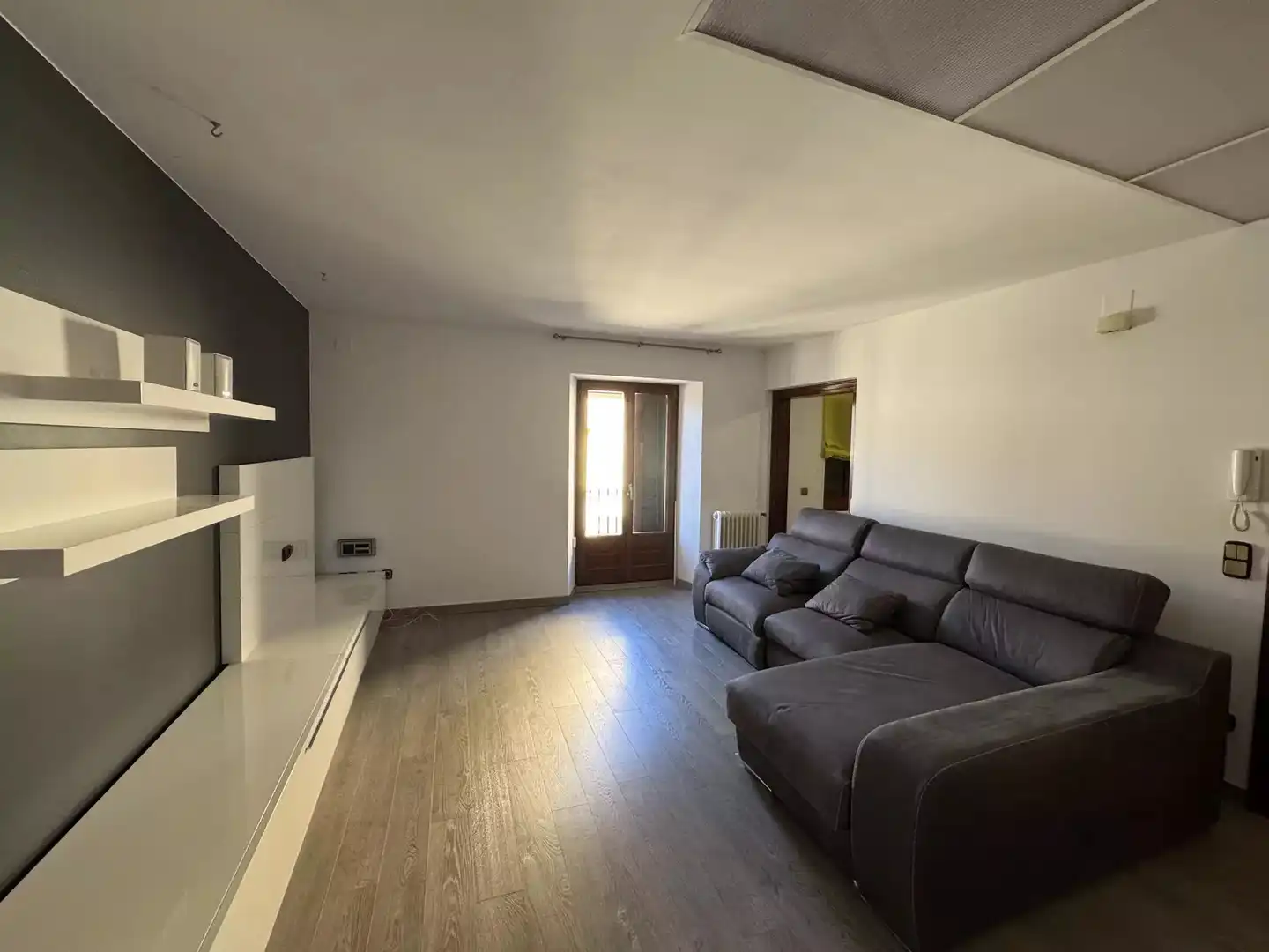 Sala d'estar de Casa o xalet en venda en Borrassà amb Parquet, Terrassa i Piscina