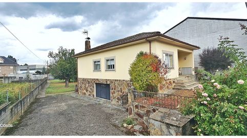 Chalet en A Ribela con 863 m² de parcela, doble acceso y anexos en la zona más demandada de Sarria, imagen 2