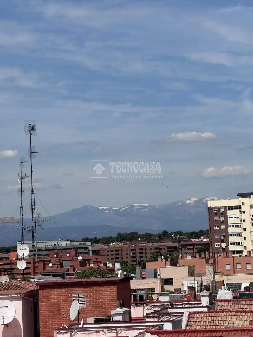 Exterior view of Flat for sale in Madrid  with Parquet flooring