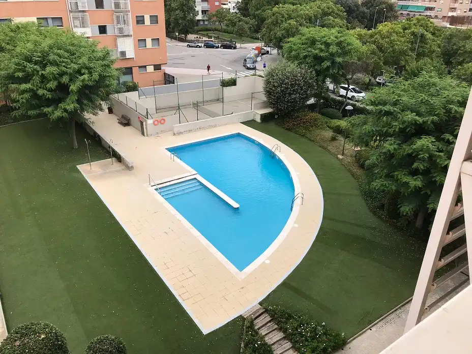 Piscina de Piso en venta en Sant Joan Despí con Aire acondicionado, Calefacción y Horno