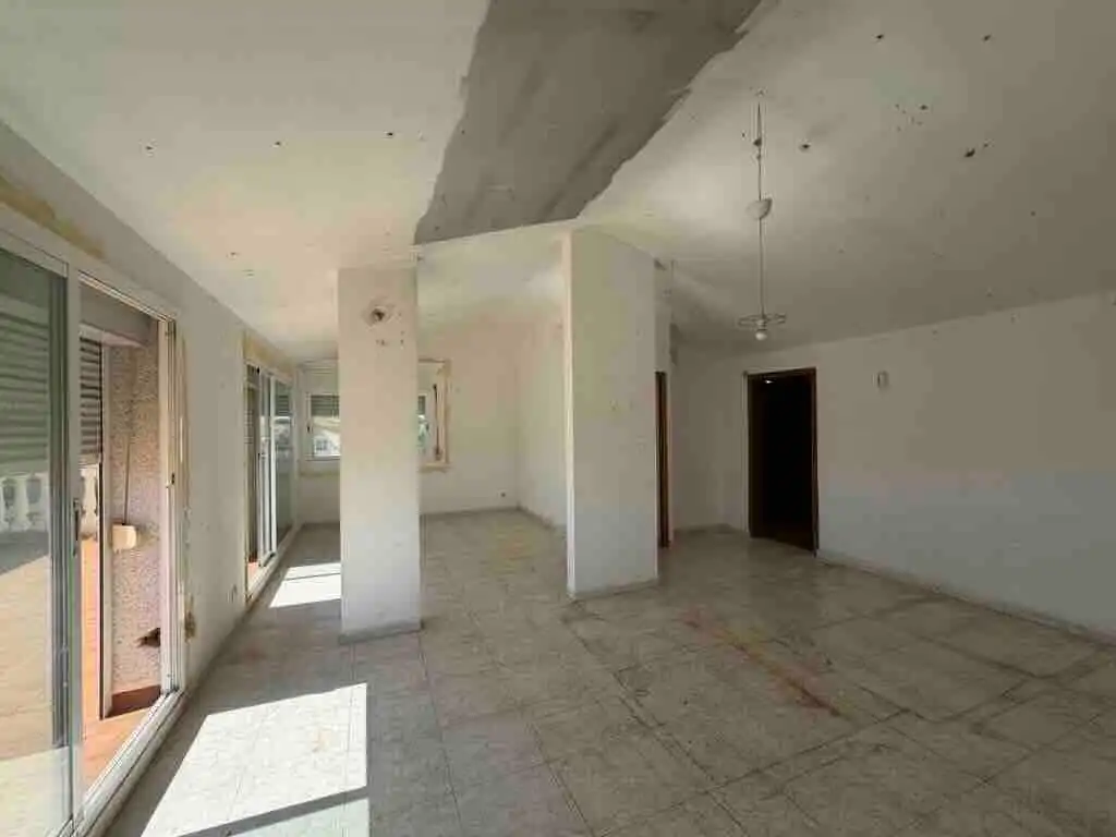 Casa aparellada en venda a C/ Menorca, imagen 5