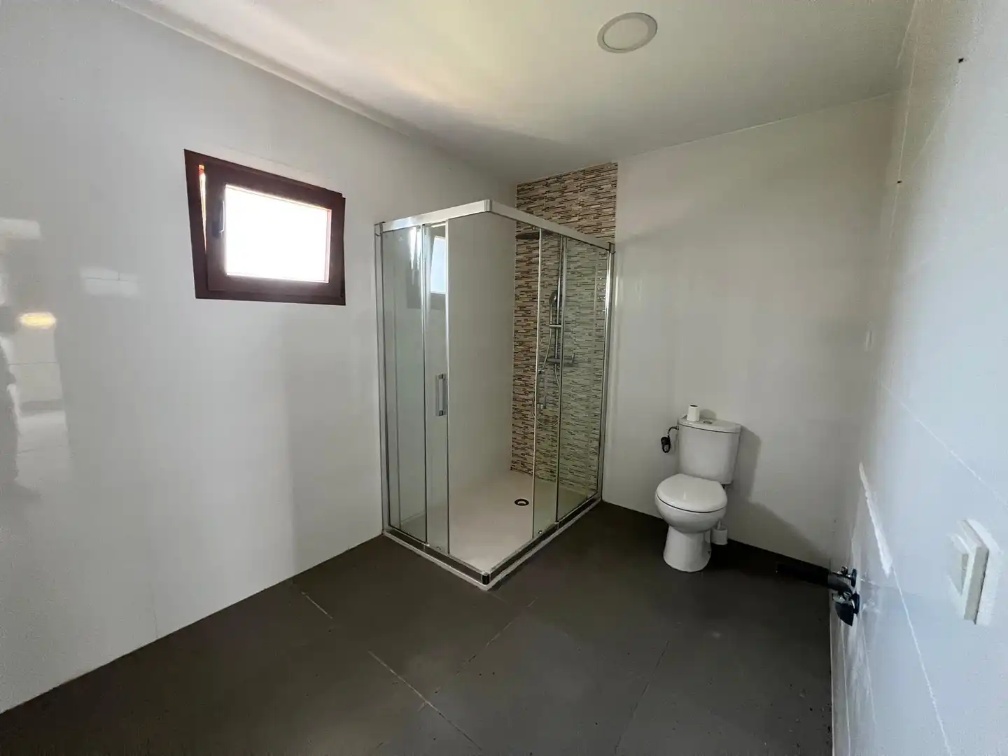 Bany de Casa o xalet en venda en La Nucia amb Jardí privat, Terrassa i Piscina