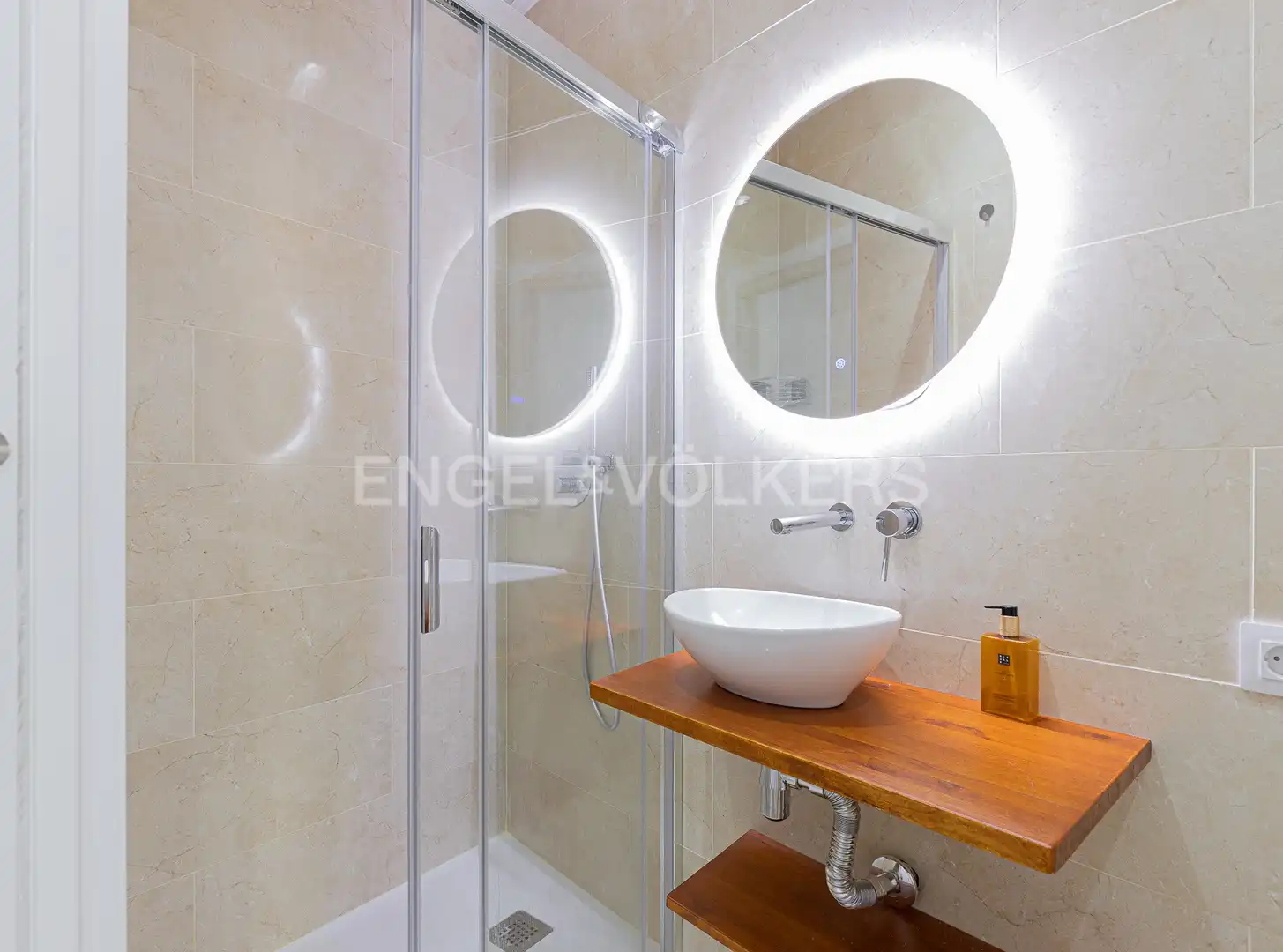 Bathroom of Flat for rent in Barcelona  with Air Conditioner, Heating and Parquet flooring