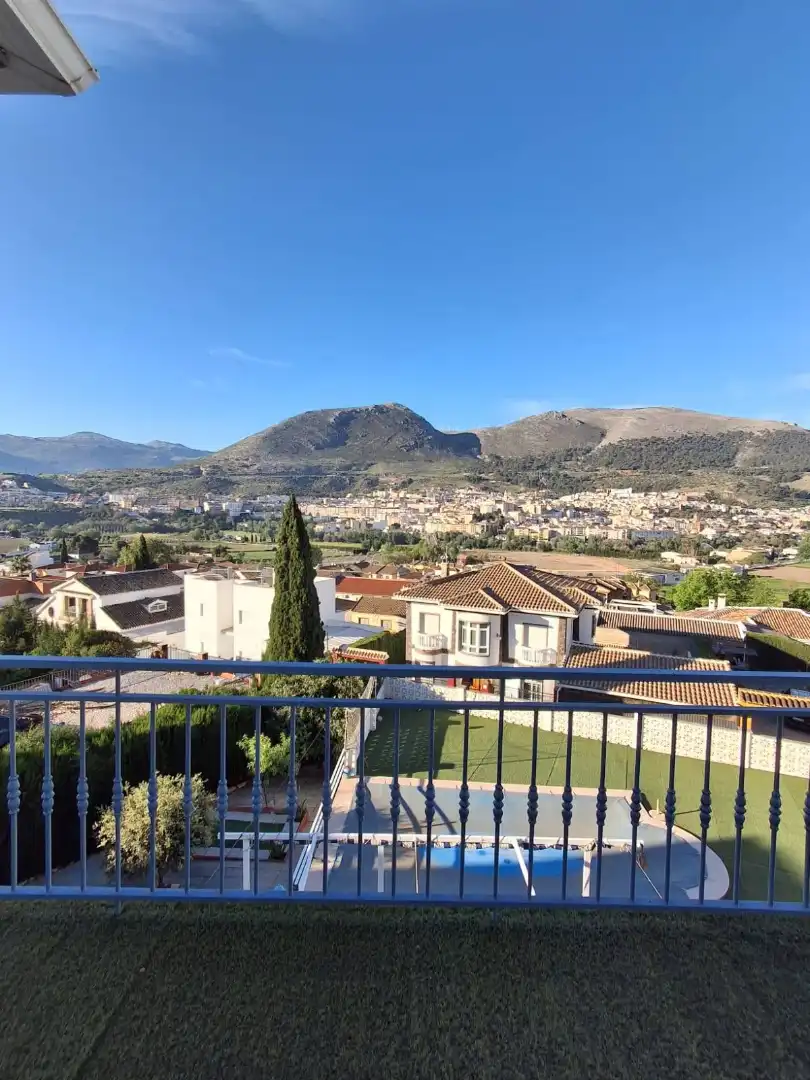 Außenansicht von Haus oder Chalet zum Verkauf in Loja mit Heizung, Privatgarten und Terrasse