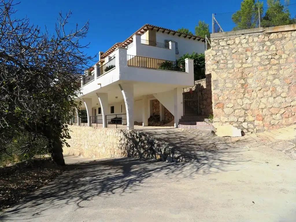 Vista exterior de Casa o xalet en venda en L'Atzúbia amb Jardí privat, Terrassa i Traster