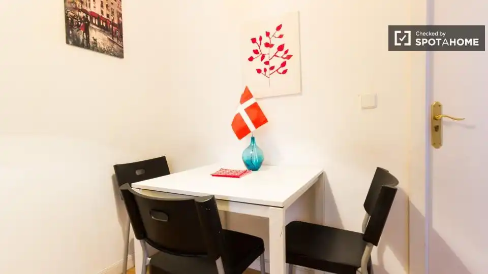 Room in Embajadores - Lavapiés