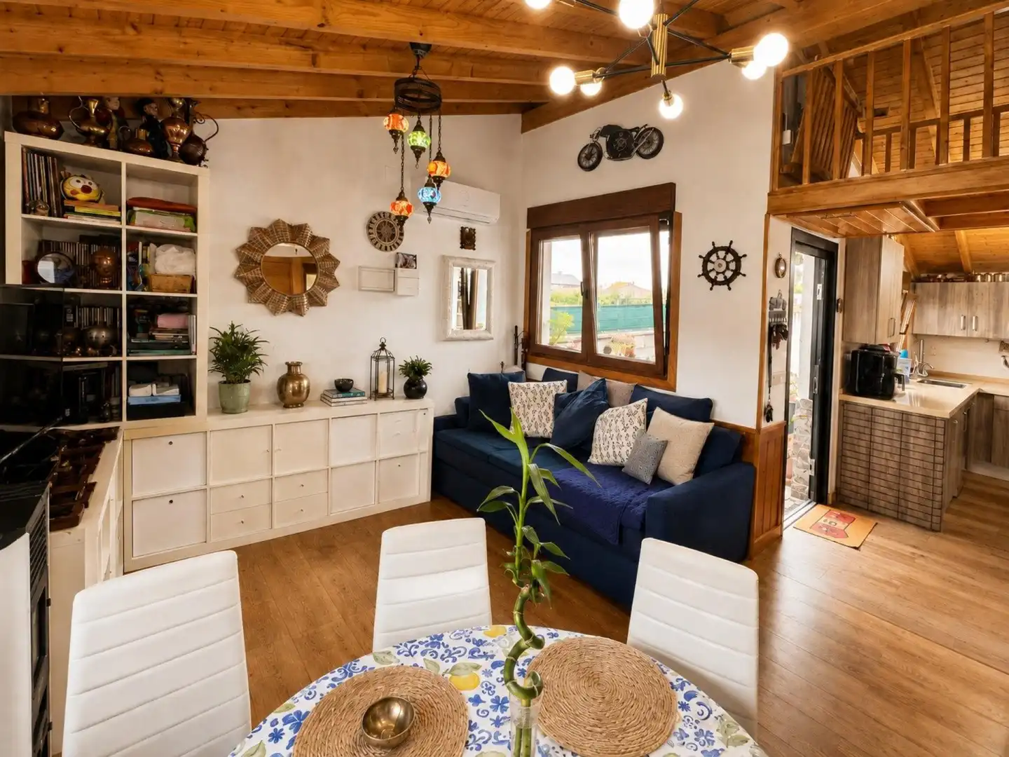 Wohnzimmer von Country house zum Verkauf in Camargo mit Klimaanlage, Heizung und Terrasse