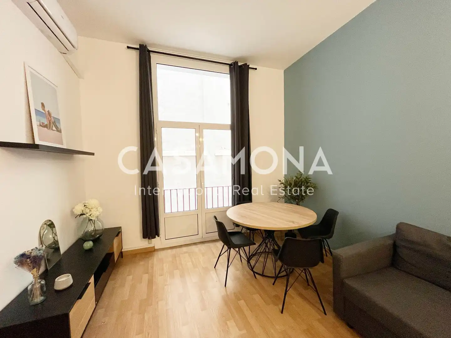 Exterior view of Apartments for rent in Barcelona