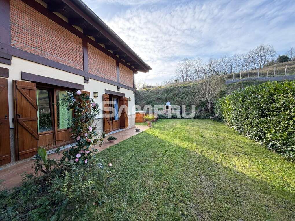 Jardí de Casa adosada en venda en Bergara amb Calefacció i Traster