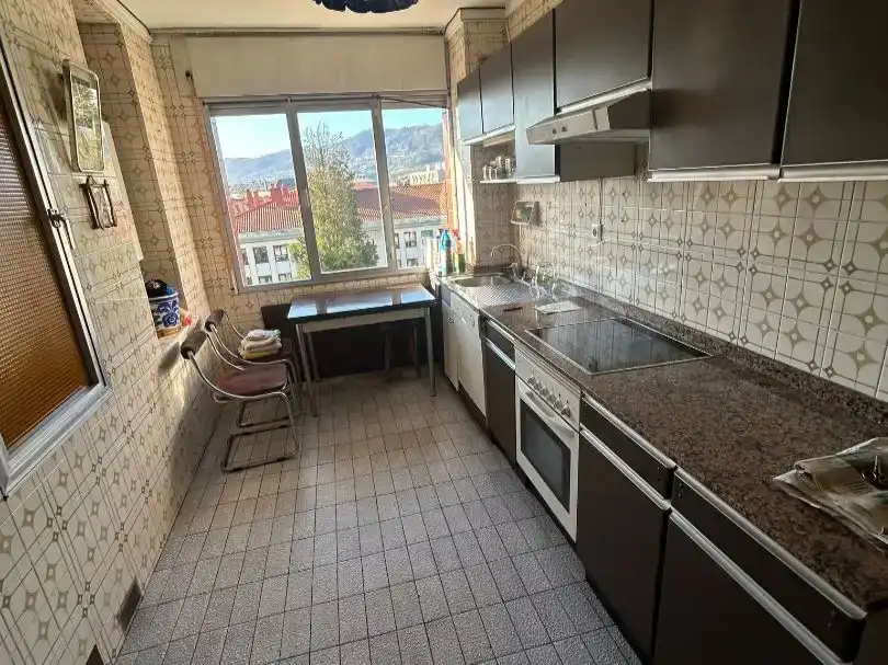 Cuina de Pis en venda en Oviedo  amb Balcó
