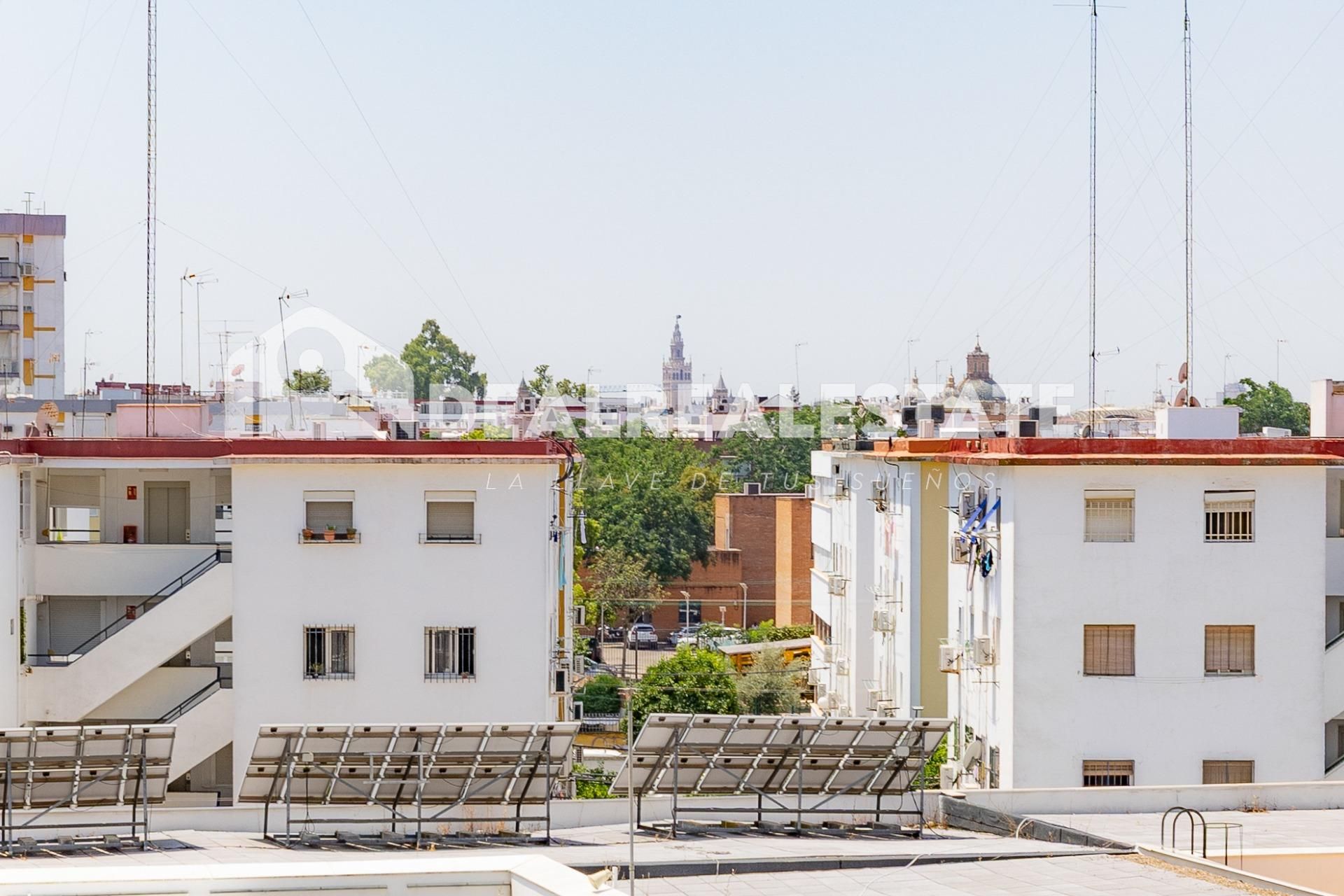 Flat for sale in Calle León X, Cruz Roja, Macarena,  Sevilla Capital
