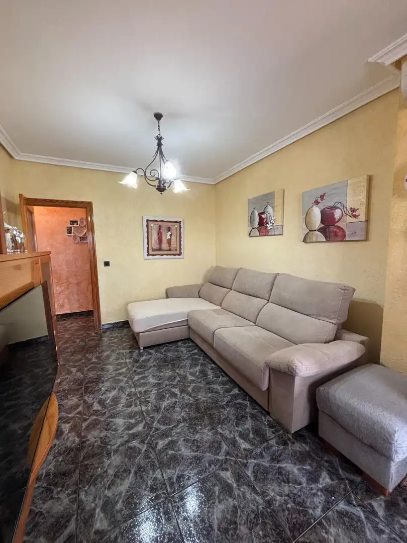 Casa adosada en venta en Calle MARIA DE ZAYAS-B SANTIAGO, 28, Miranda