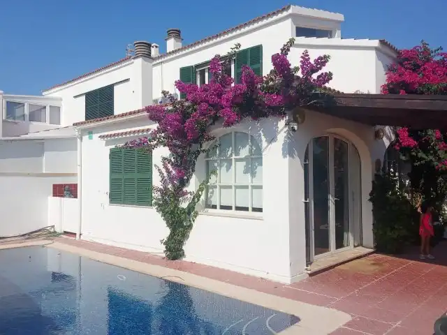 Villa mit Pool zum Verkauf in Cala Blanca