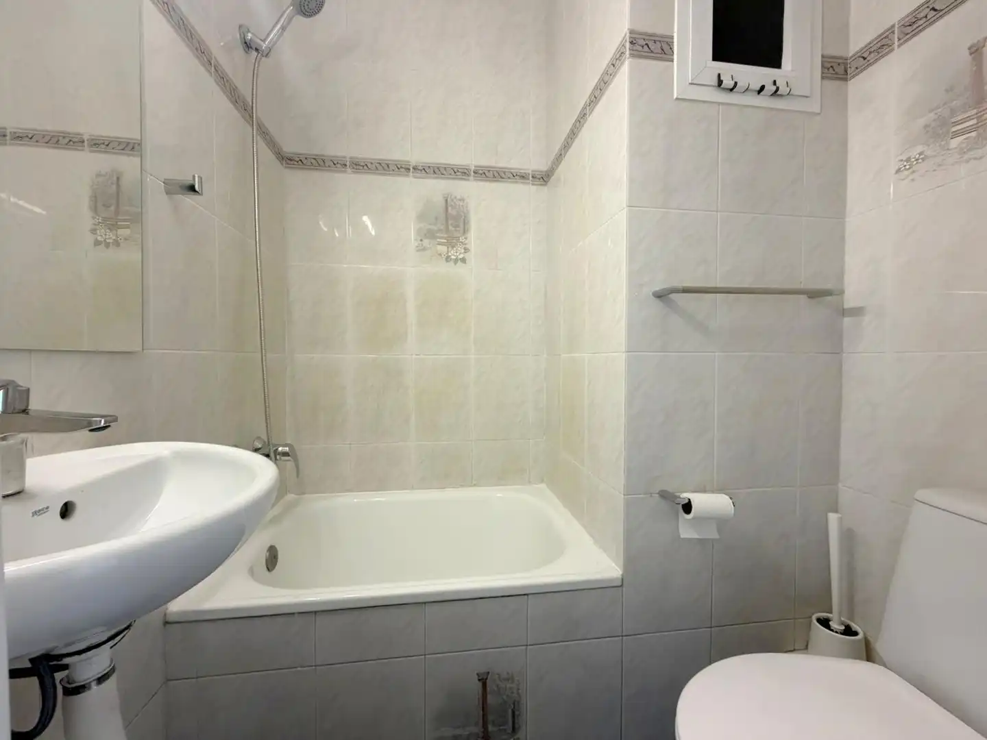 Baño de Piso en venta en L'Hospitalet de Llobregat con Aire acondicionado, Parquet y Horno