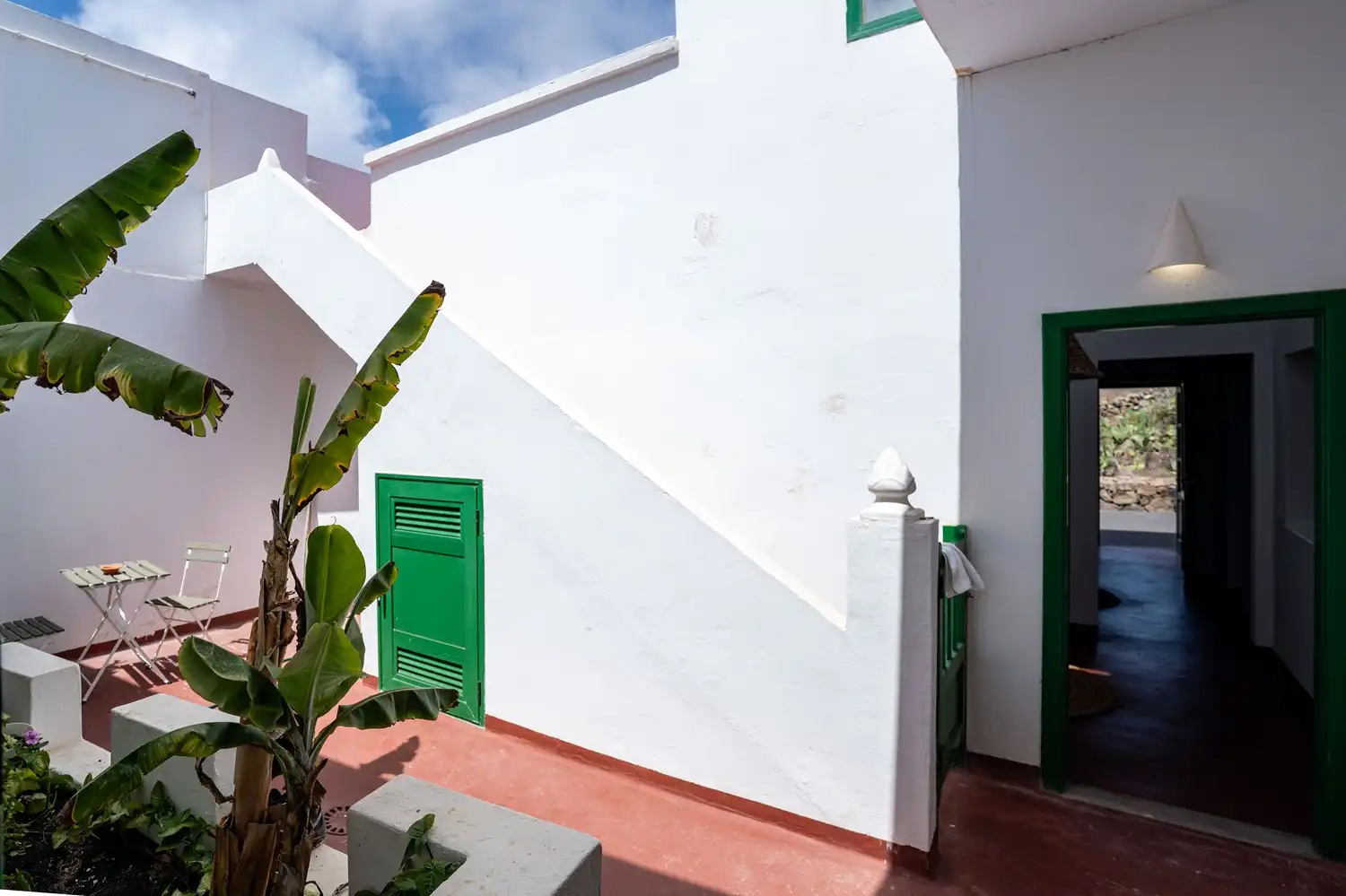 Vista exterior de Casa adosada en venta en Haría con Jardín privado, Terraza y Amueblado