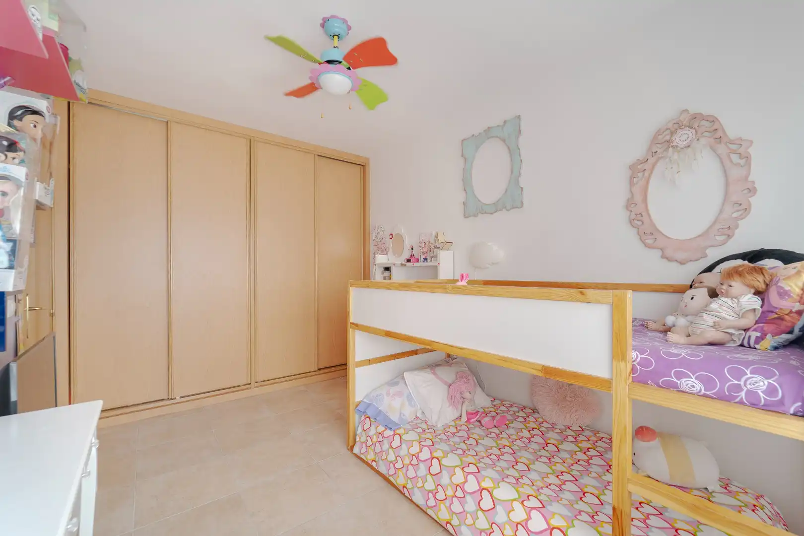 Habitación de Casa adosada en venta en Casarrubios del Monte con Aire acondicionado, Calefacción y Jardín privado