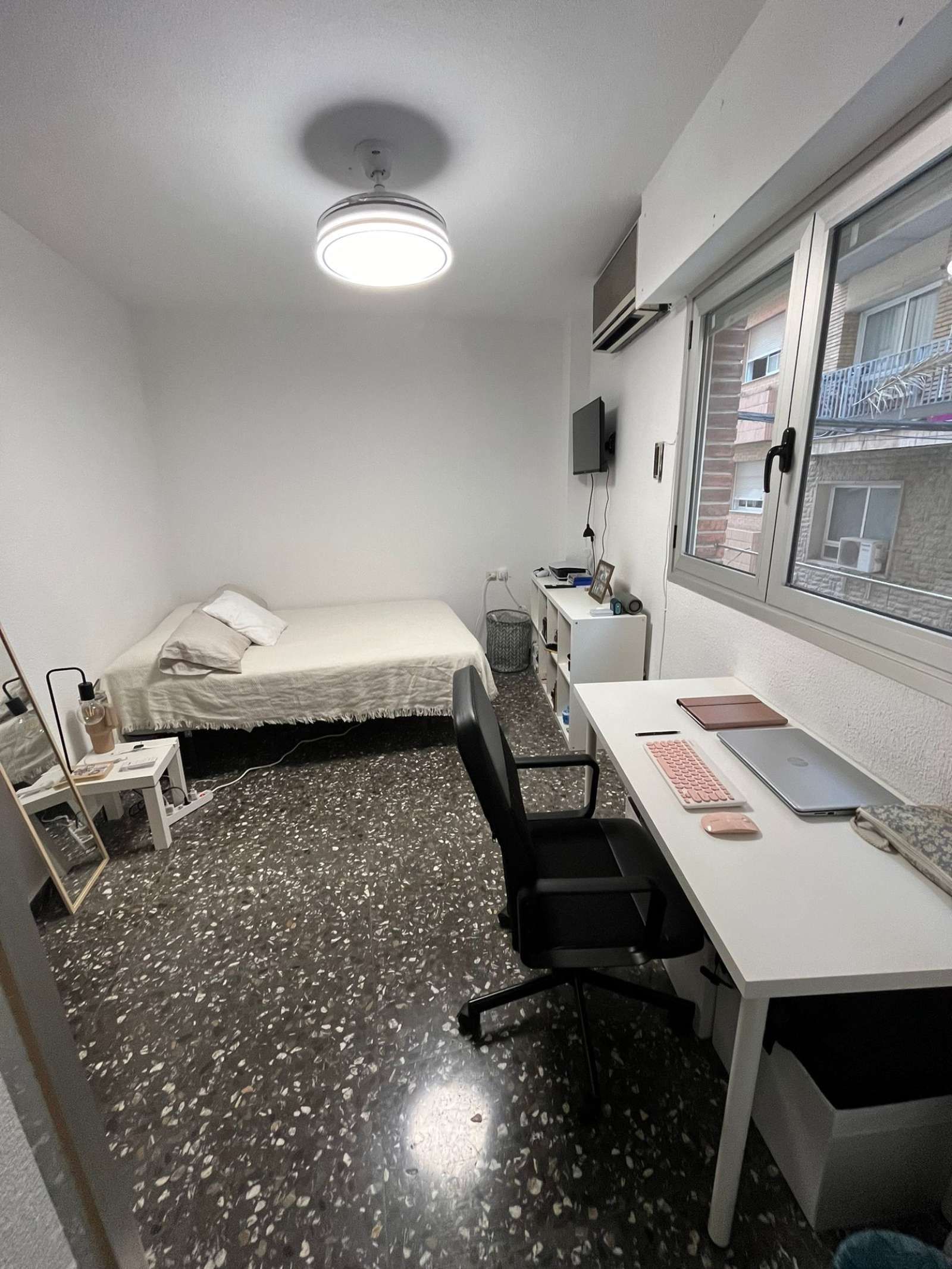 Bedroom of Flat to share in  Murcia Capital  with Air Conditioner and Terrace