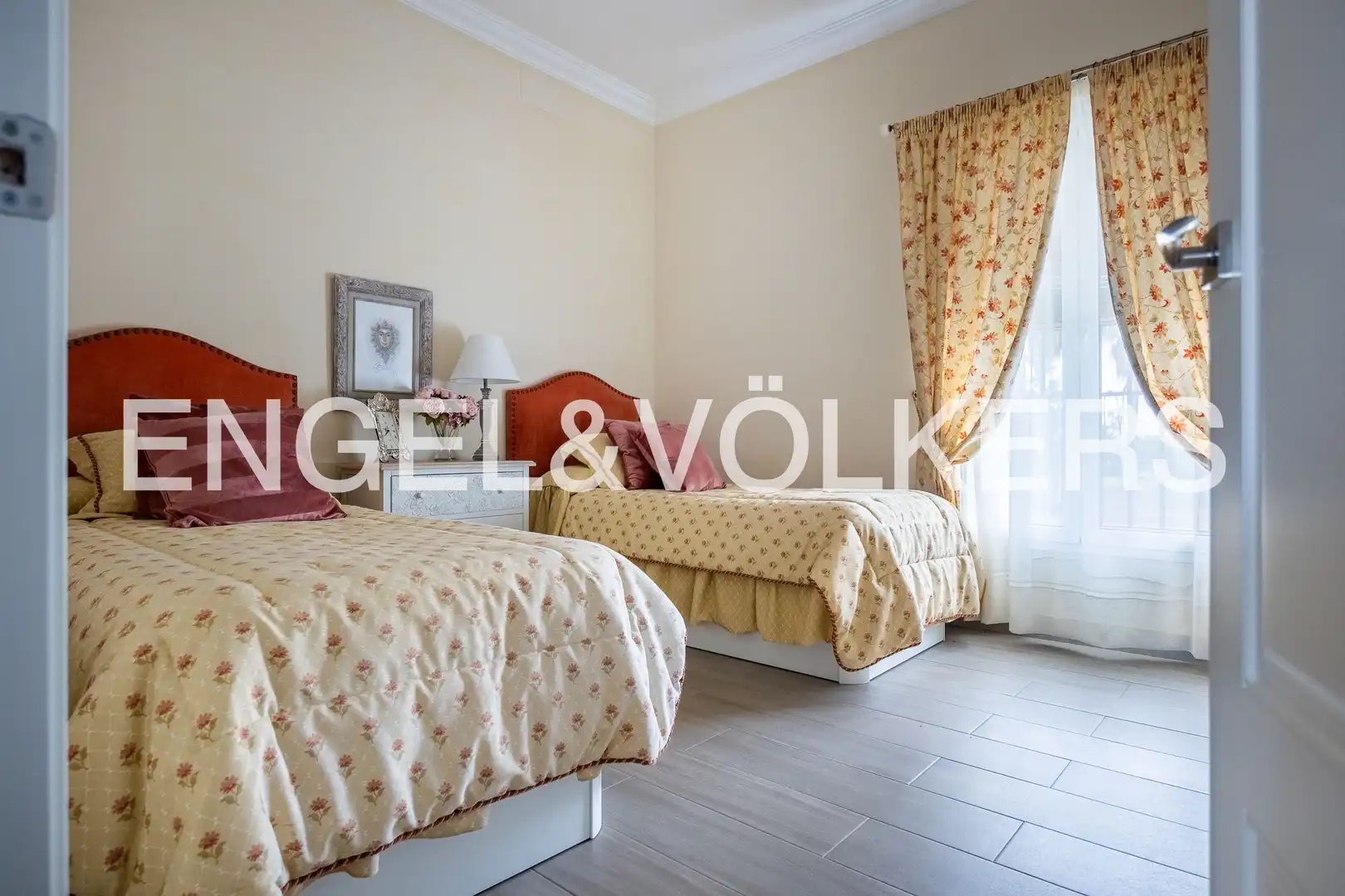 Habitación de Finca rústica en venta en Lora del Río con Aire acondicionado, Calefacción y Jardín privado
