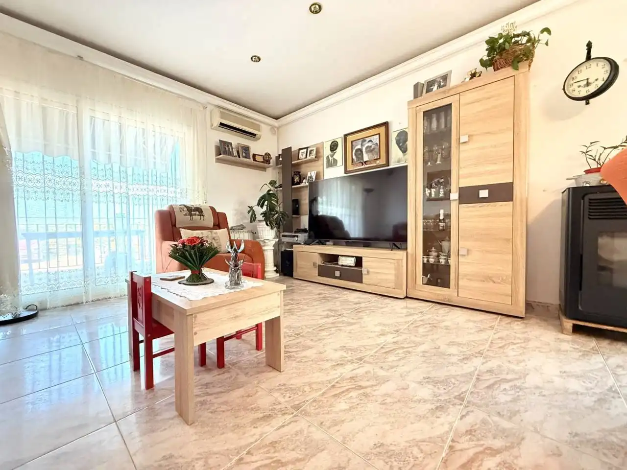 Sala de estar de Casa o chalet en venta en Riells i Viabrea con Aire acondicionado, Jardín privado y Terraza
