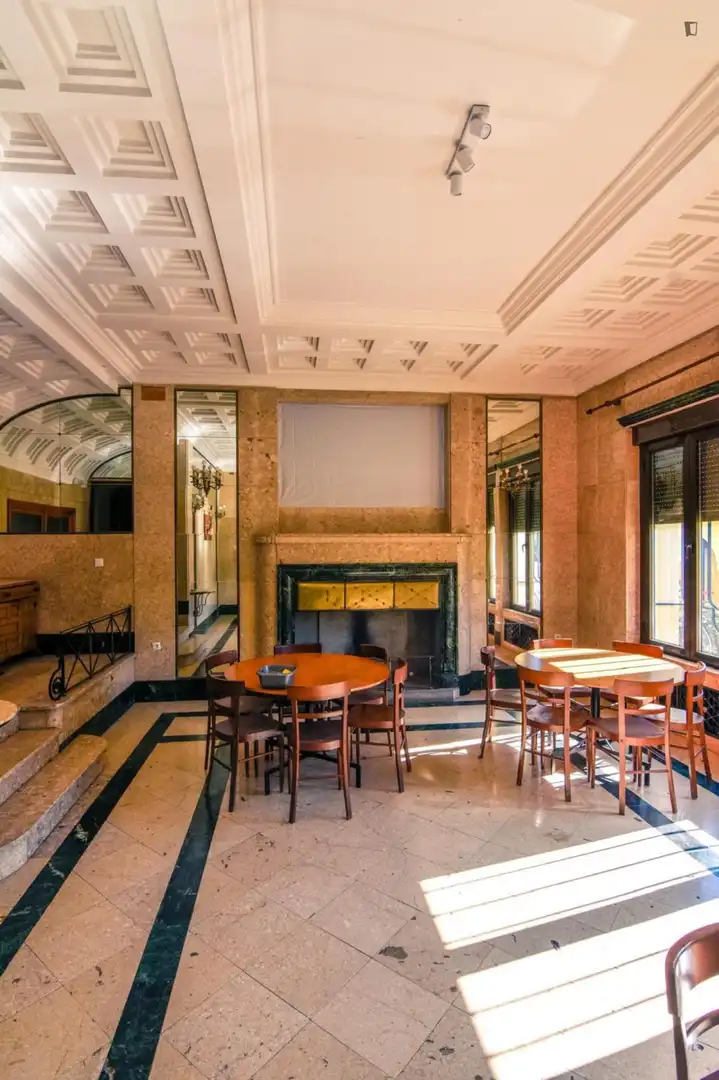 Menjador de Casa o xalet per a compartir en Salamanca amb Calefacció, Moblat i Forn