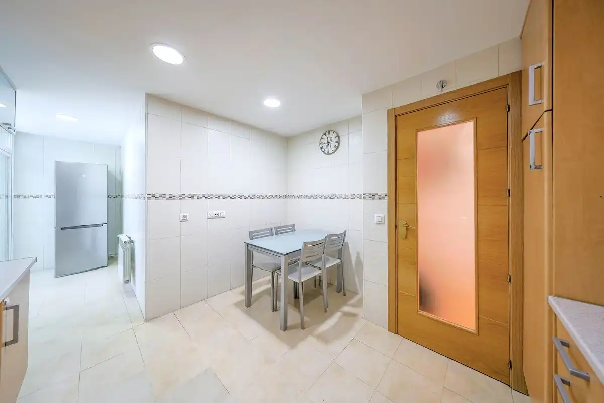 Flat with pool for sale in C. de Américo Castro, imagen 14