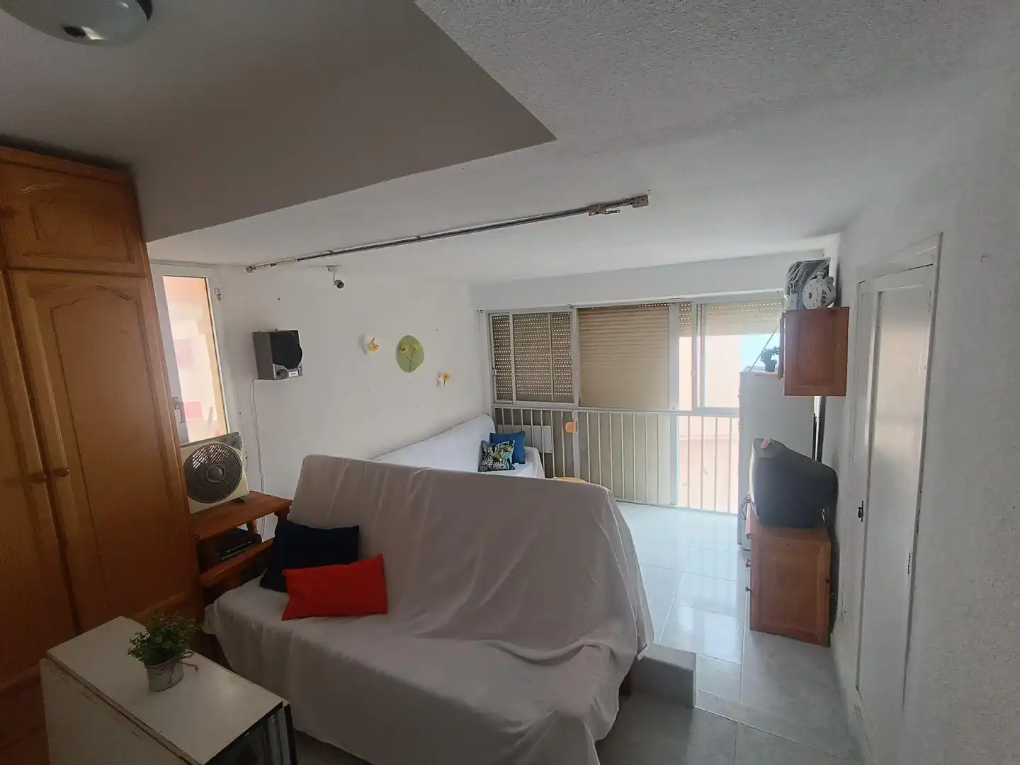 Sala d'estar de Estudi en venda en La Manga del Mar Menor amb Traster i Moblat