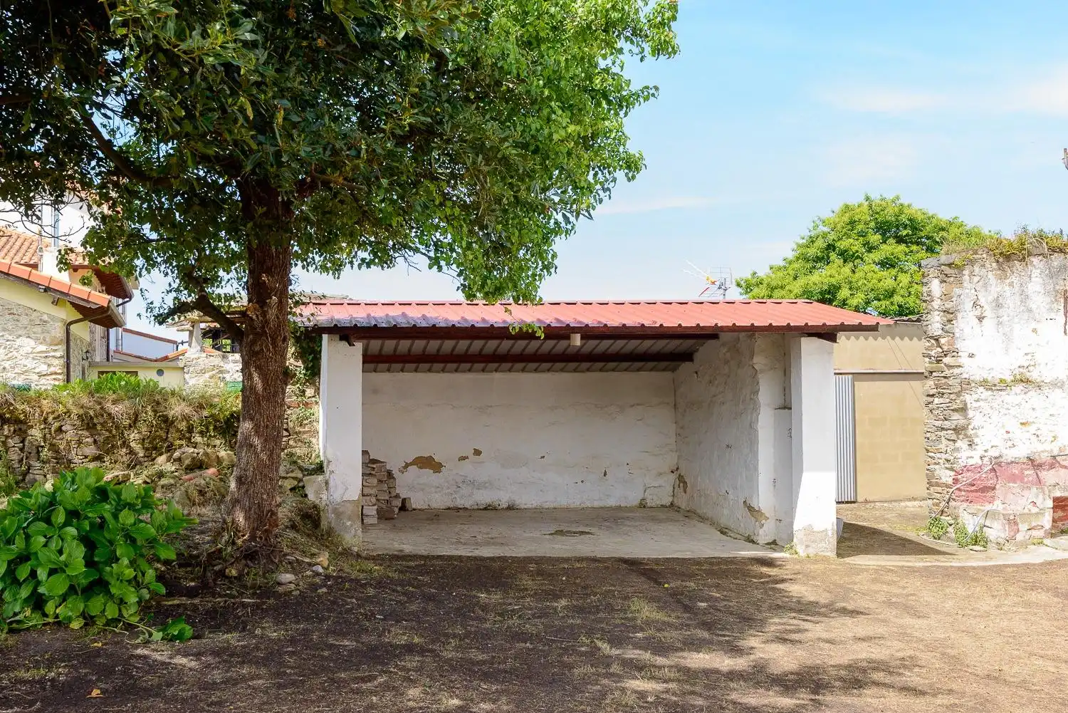 Außenansicht von Country house zum Verkauf in Cudillero mit Privatgarten