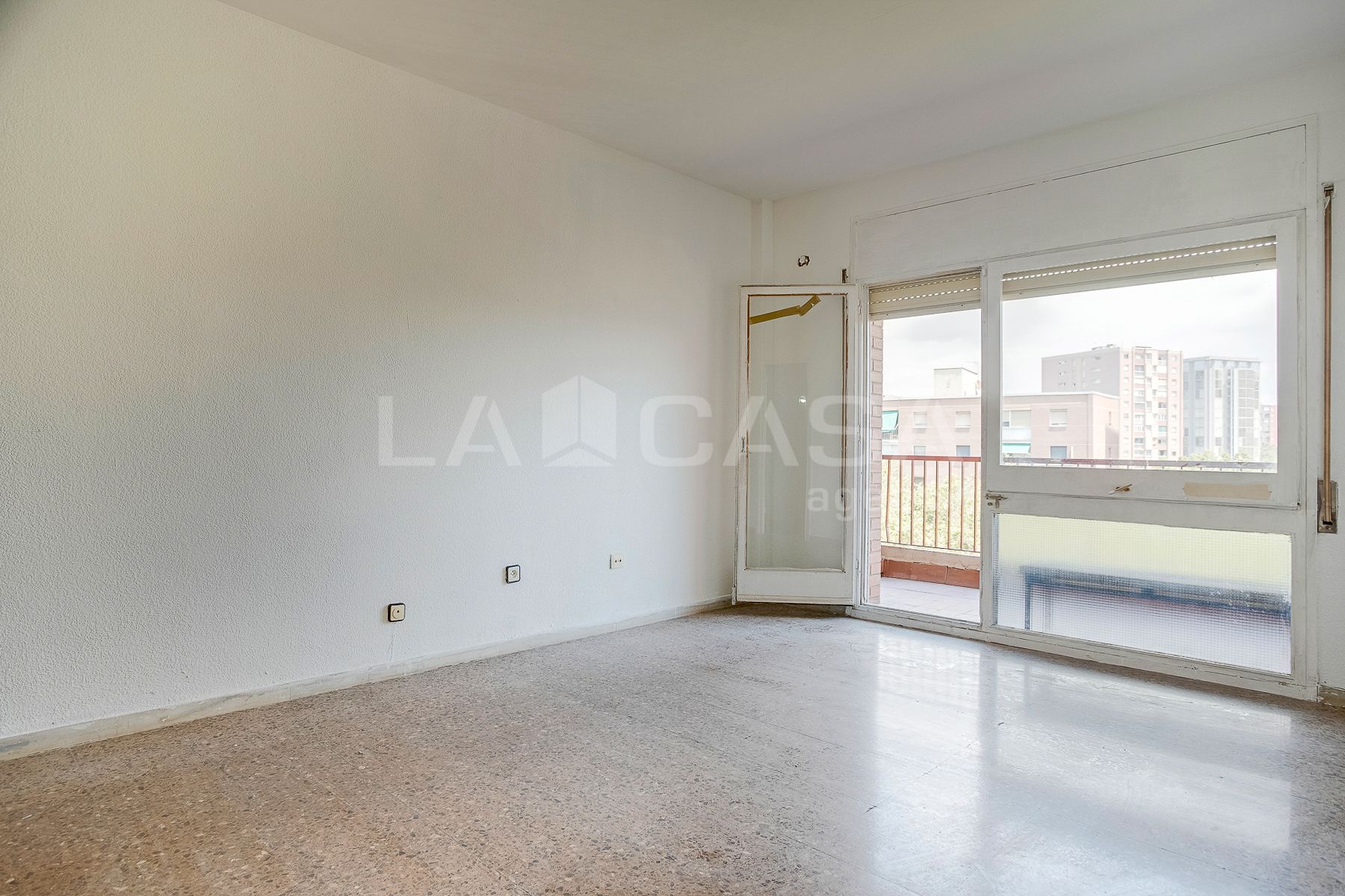 Living room of Flat for sale in  Barcelona Capital  with Balcony