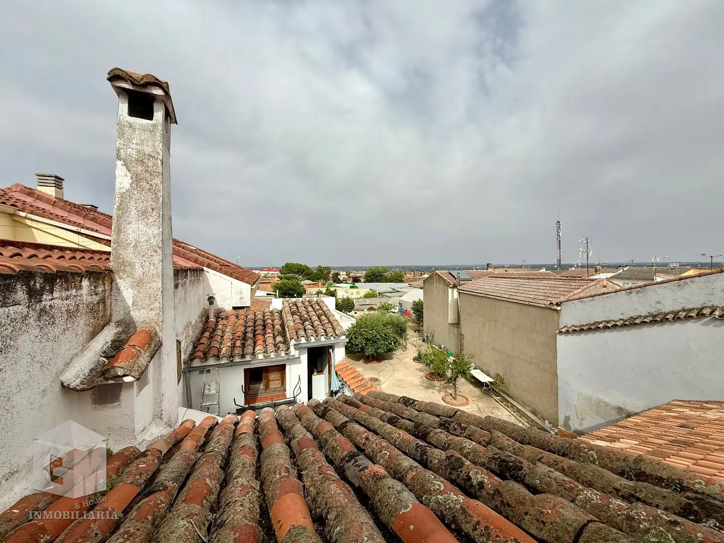 Vista exterior de Finca rústica en venda en Villa del Prado amb Calefacció, Jardí privat i Traster