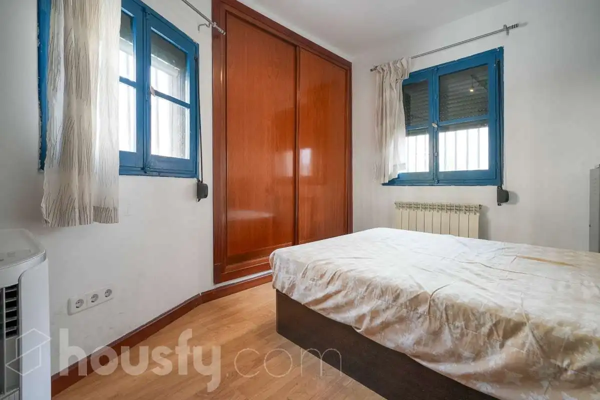Schlafzimmer von Dachboden zum Verkauf in Madrid