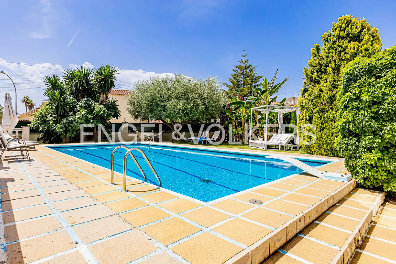 Piscina de Casa o xalet en venda en Torredembarra amb Aire condicionat, Calefacció i Jardí privat