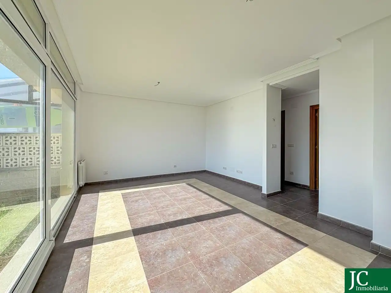 Sala d'estar de Casa adosada en venda en Ampuero amb Calefacció, Jardí privat i Terrassa