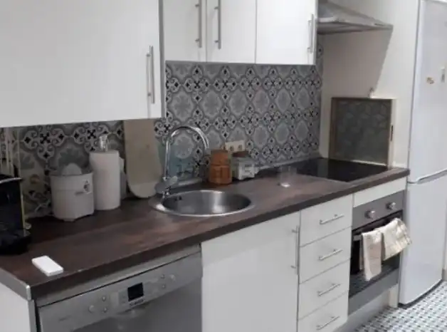 Cocina de Estudio de alquiler en Estepona con Aire acondicionado, Calefacción y Jardín privado