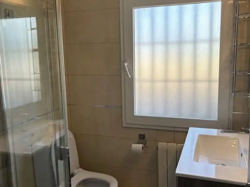 Bathroom of Houses for sale in Sevilla la Nueva  with Air Conditioner, Heating and Private garden